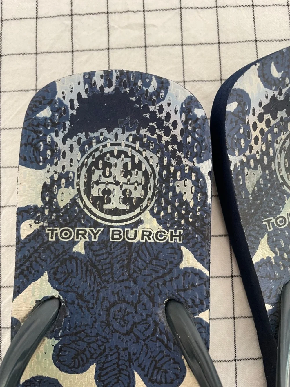 Tory Burch Navy Floral Pattern Flip Flops ~ SZ 7
